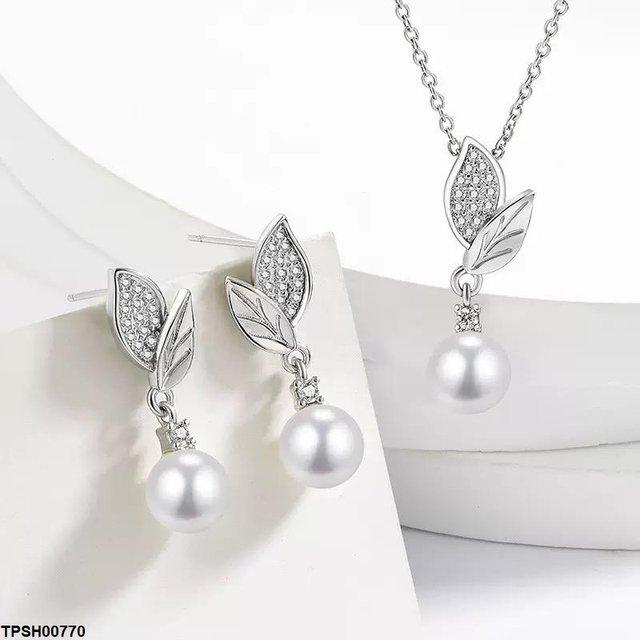 Leaf Pearl Drop Pendant Set