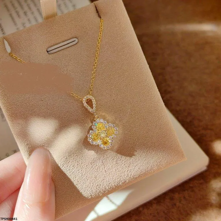 Four Leaf Clover Zircon Pendant
