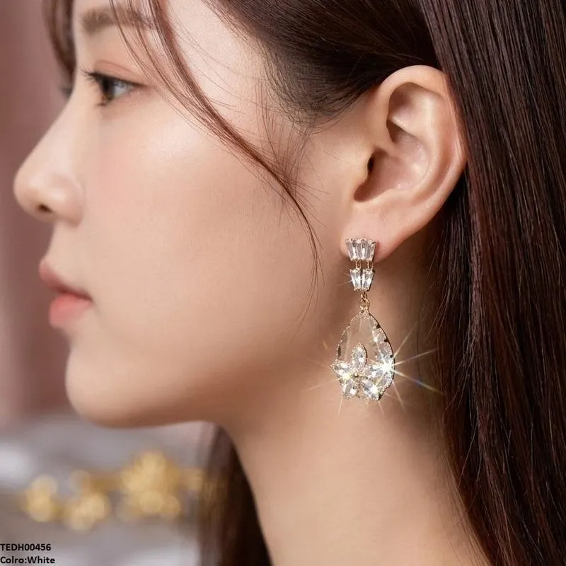 Tear/Flower Zircon Earrings