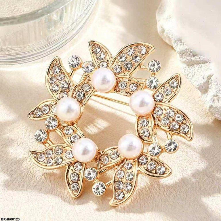 Pearl Wreath Zircon Broach