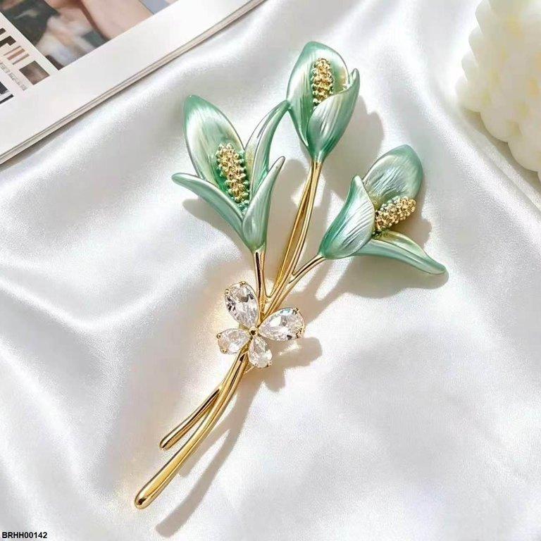 Lily Flower Bouquet Broach