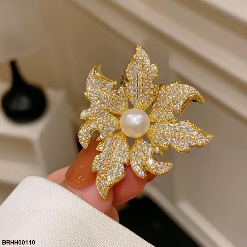 Maple Leaf Zircon Broach