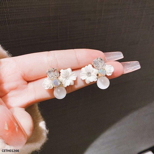 White Flower Tops Pair