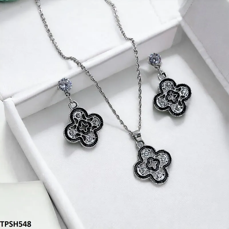 Gcq Clover Pendant Set