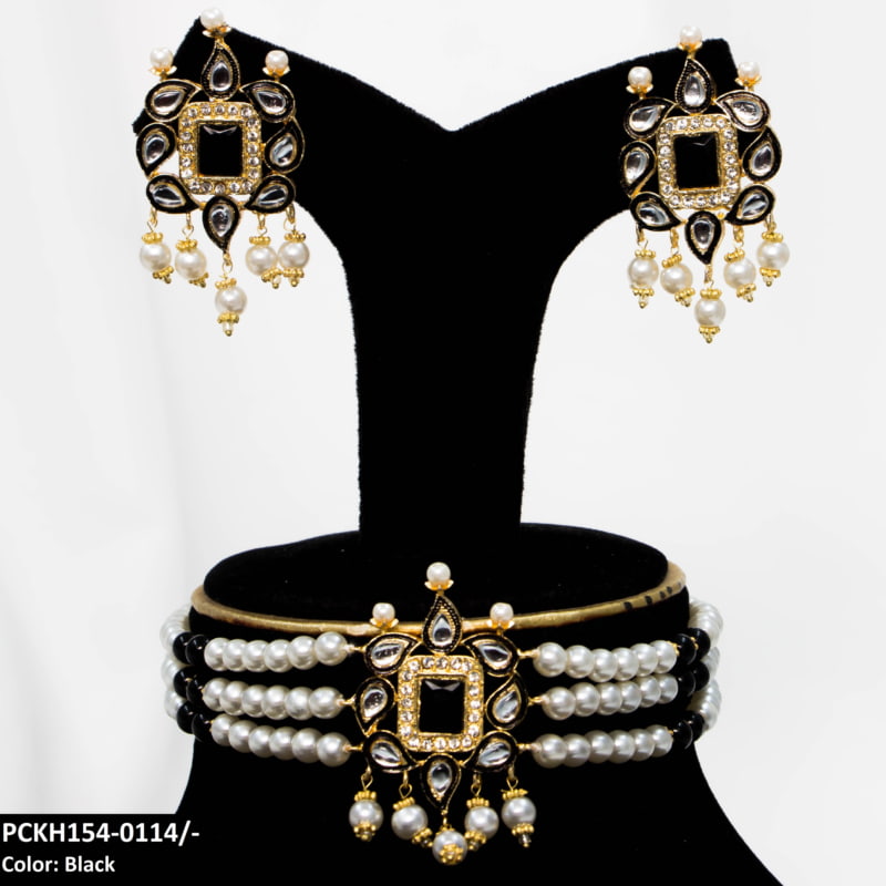 Chorsi/Saru Pearl Chokar Set