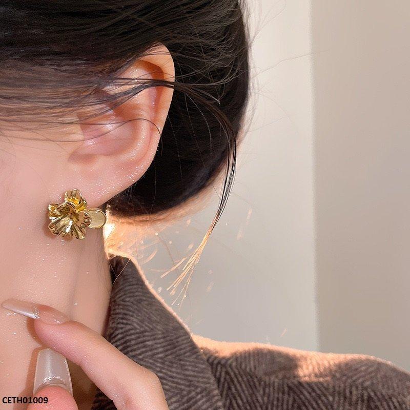 Flower Stud Tops Pair