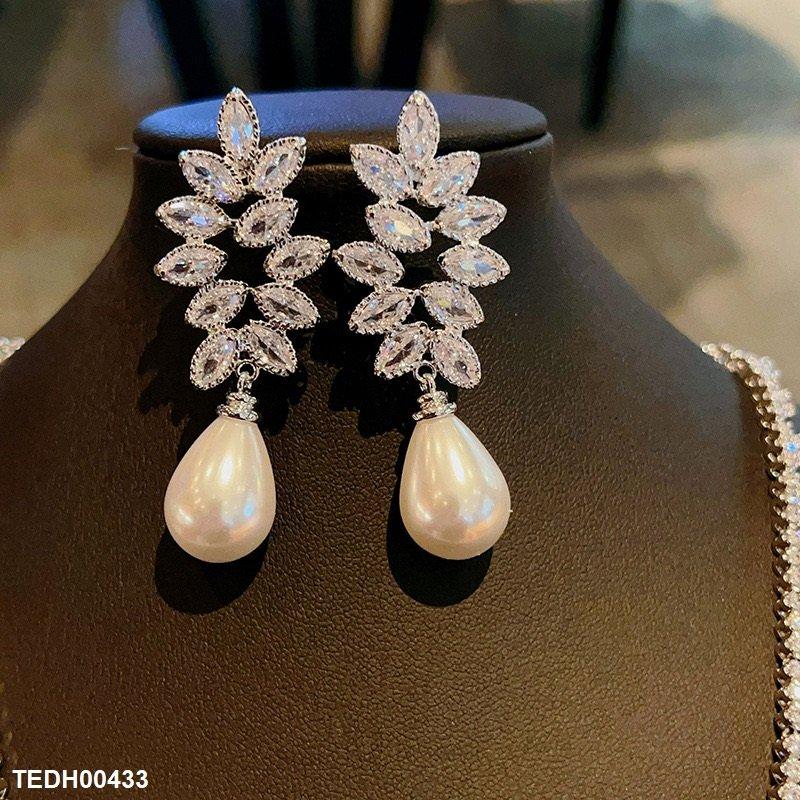 Tear Pearl Drop Earrings