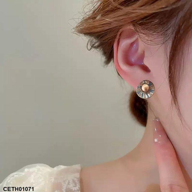 Round Pearl Tops Pair