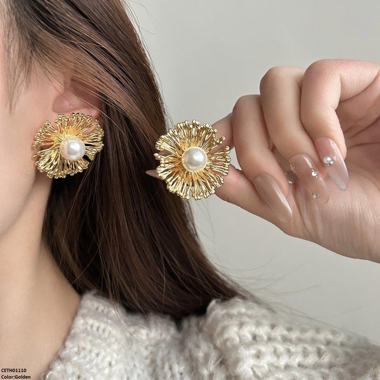Pearl Round Flower Tops Pair