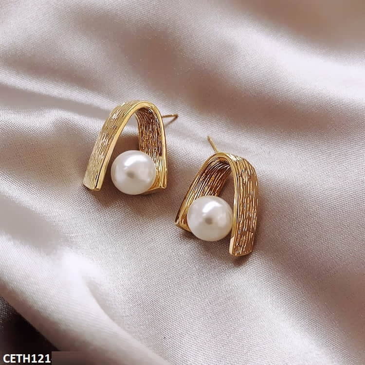 V Pearl Ear Tops Pair