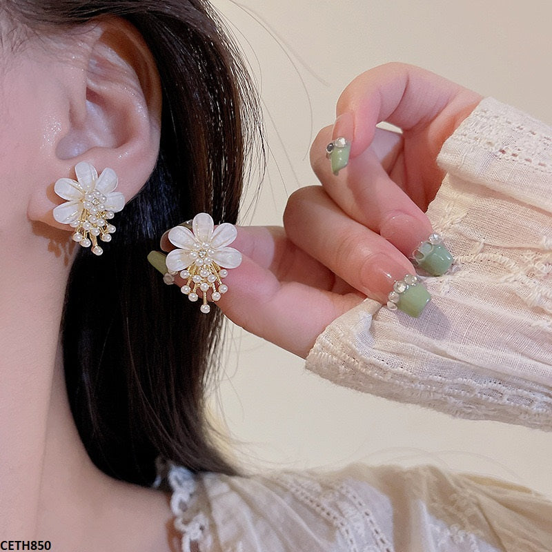 Pearl Flower Tops Pair