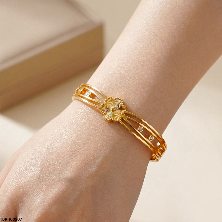 Round Flower Stainless Steel Bracelet Adjustable