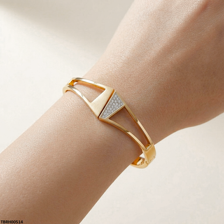 Round Triangle Stone Stainless Steel Bracelet Adjustable