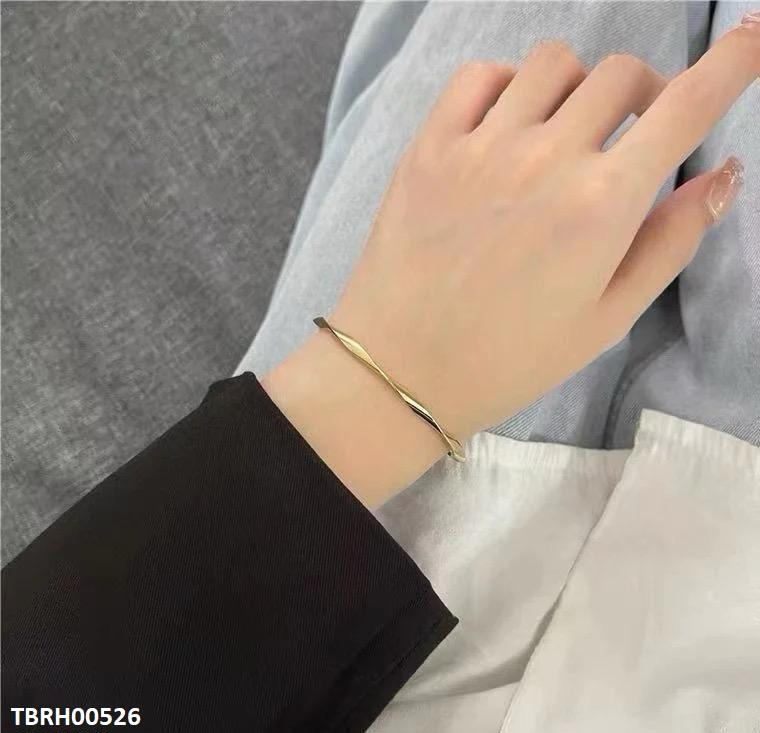 Curved Hand Cuff Bracelet