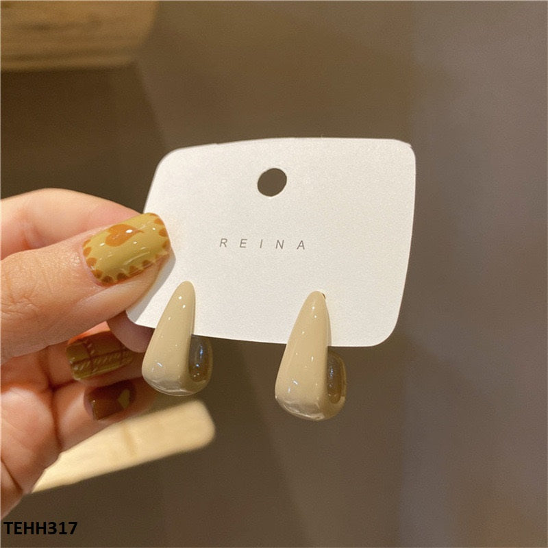Curb Ear Hoops Pair