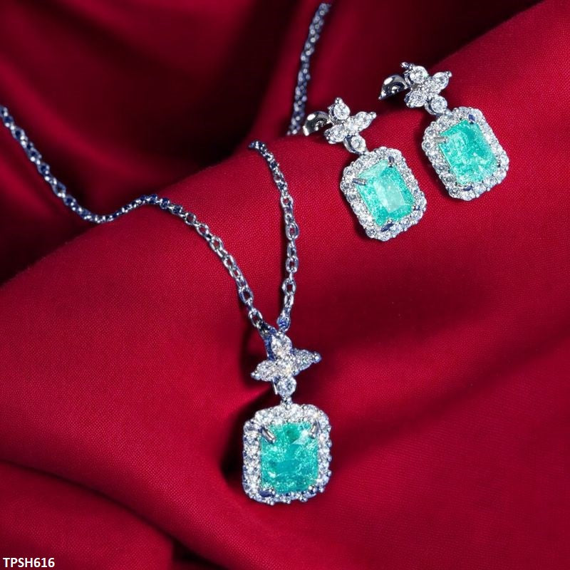 Square Cushion Bracket Pendant Set